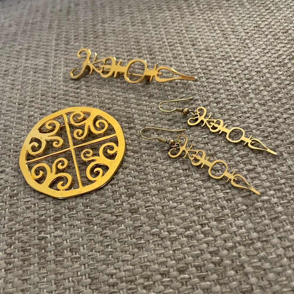 Colonial Williamsburg Foundation brass brooches and earrings